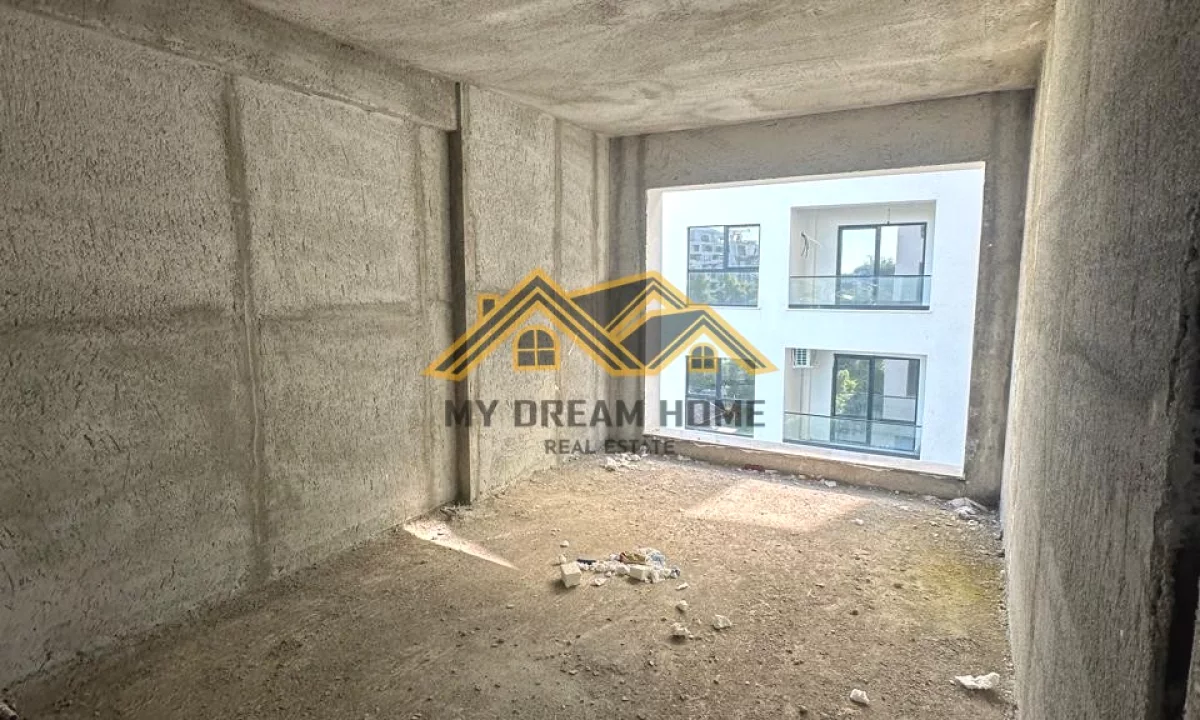 Shtepi ne shitje Apartament ne Durres, 1+1, Mobilimi Bosh, pa mobiluar, Pagesa 86,400  Euro.