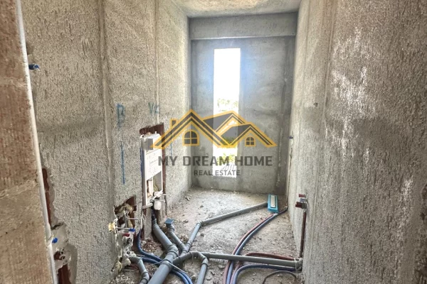 Shtepi ne shitje Apartament ne Durres, 1+1, Mobilimi Bosh, pa mobiluar, Pagesa 86,400  Euro.
