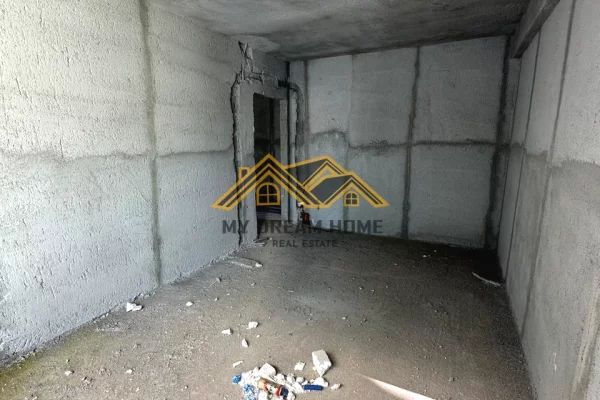 Shtepi ne shitje Apartament ne Durres, 1+1, Mobilimi Bosh, pa mobiluar, Pagesa 86,400  Euro.