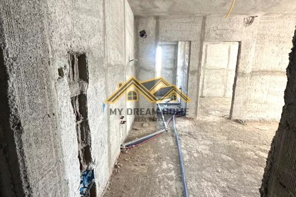 Shtepi ne shitje Apartament ne Durres, 1+1, Mobilimi Bosh, pa mobiluar, Pagesa 86,400  Euro.