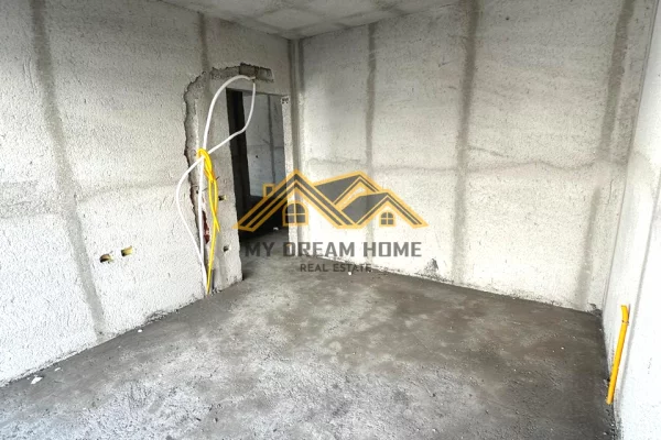 Shtepi ne shitje Apartament ne Durres, 2+1, Mobilimi Bosh, pa mobiluar, Pagesa 116,200  Euro.