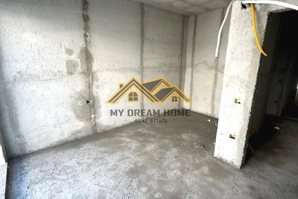 Shtepi ne shitje Apartament ne Durres, 2+1, Mobilimi Bosh, pa mobiluar, Pagesa 116,200  Euro.