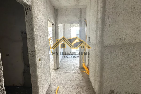 Shtepi ne shitje Apartament ne Durres, 2+1, Mobilimi Bosh, pa mobiluar, Pagesa 116,200  Euro.