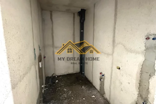 Shtepi ne shitje Apartament ne Durres, 2+1, Mobilimi Bosh, pa mobiluar, Pagesa 116,200  Euro.
