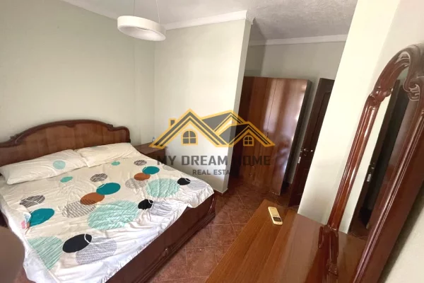Shtepi ne shitje Apartament ne Durres, 2+1, Mobilimi E mobiluar, Pagesa 90,000  Euro.