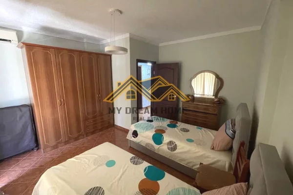 Shtepi ne shitje Apartament ne Durres, 2+1, Mobilimi E mobiluar, Pagesa 90,000  Euro.