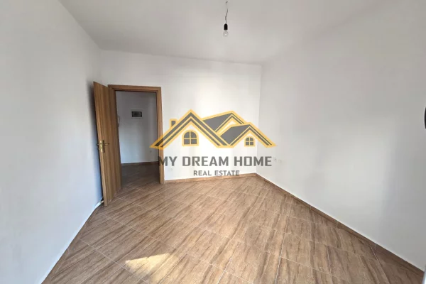 Shtepi ne shitje Apartament ne Durres, 1+1, Mobilimi Bosh, pa mobiluar, Pagesa 95,000  Euro.