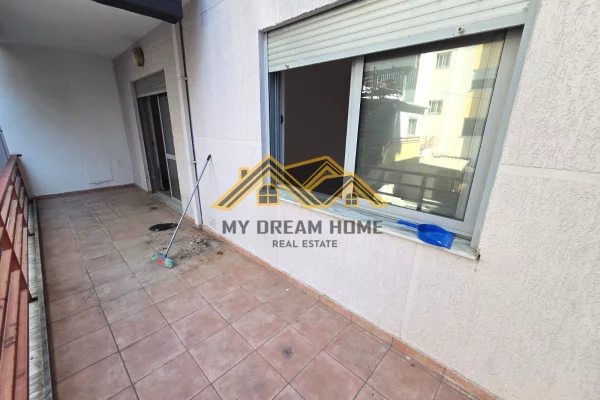 Shtepi ne shitje Apartament ne Durres, 1+1, Mobilimi Bosh, pa mobiluar, Pagesa 95,000  Euro.
