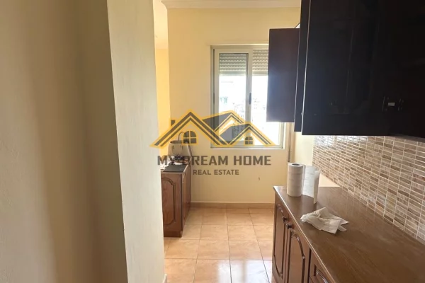 Shtepi ne shitje Apartament ne Durres, 1+1, Mobilimi Bosh, pa mobiluar, Pagesa 80,000  Euro.