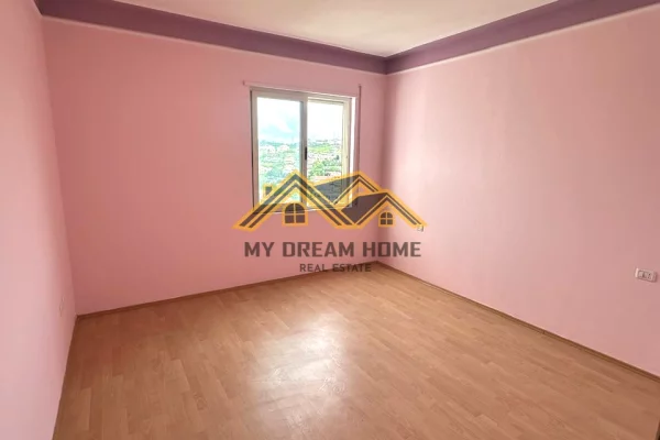 Shtepi ne shitje Apartament ne Durres, 1+1, Mobilimi Bosh, pa mobiluar, Pagesa 80,000  Euro.