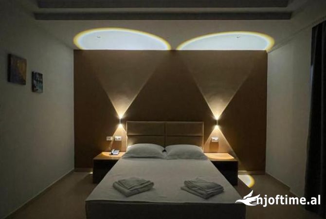 Ambiente Commerciale in Affitto 5+1 a Tirana - 5,000 Euro