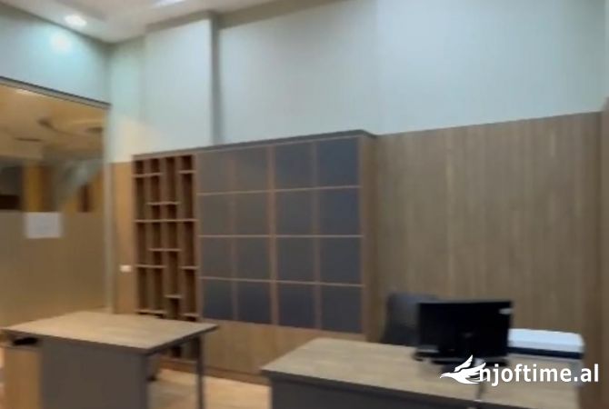 Ambiente Commerciale in Affitto 1+1 a Tirana - 650 Euro