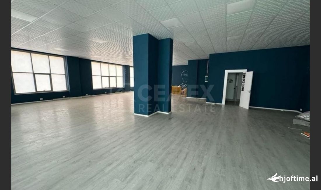 Ambjent biznesi per shitje tek Farmacia 10 !