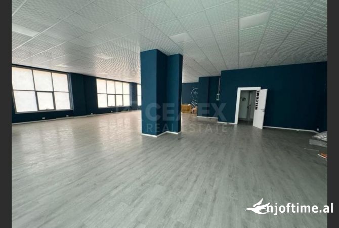 Ambjent biznesi per shitje tek Farmacia 10 !