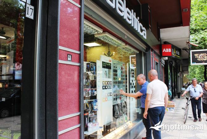 🔥Shitet Super Dyqan Buze Rruge Kryesore tek 📍Myslym Shyri!