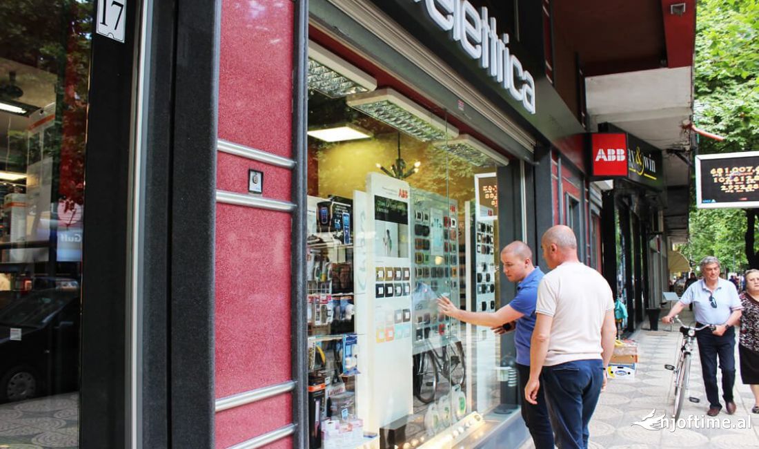 🔥Shitet Super Dyqan Buze Rruge Kryesore tek 📍Myslym Shyri!