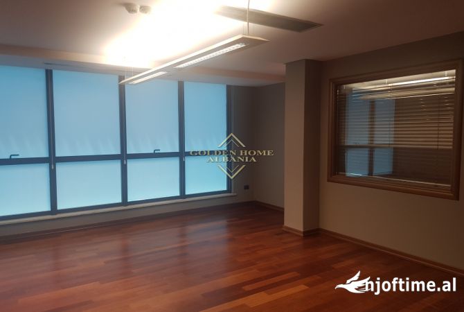 Ambiente Commerciale in Affitto 1+1 a Tirana - 850 Euro
