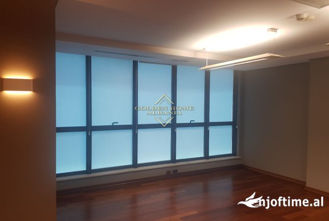 Ambiente Commerciale in Affitto 1+1 a Tirana - 850 Euro