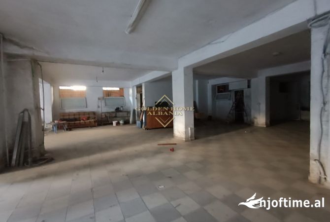 Ambiente Commerciale in Affitto 4+1 a Tirana - 500 Euro