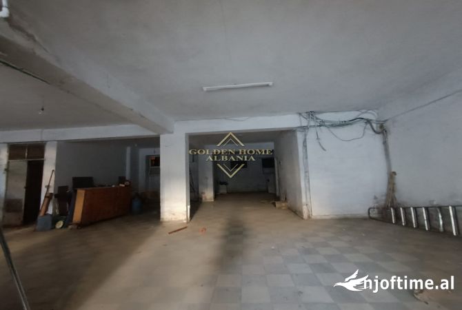 Ambiente Commerciale in Affitto 4+1 a Tirana - 500 Euro