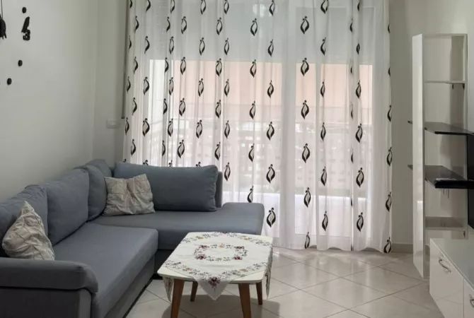 Jepet me qera apartament 2+1+2,Kopshti Botanik Xhamia