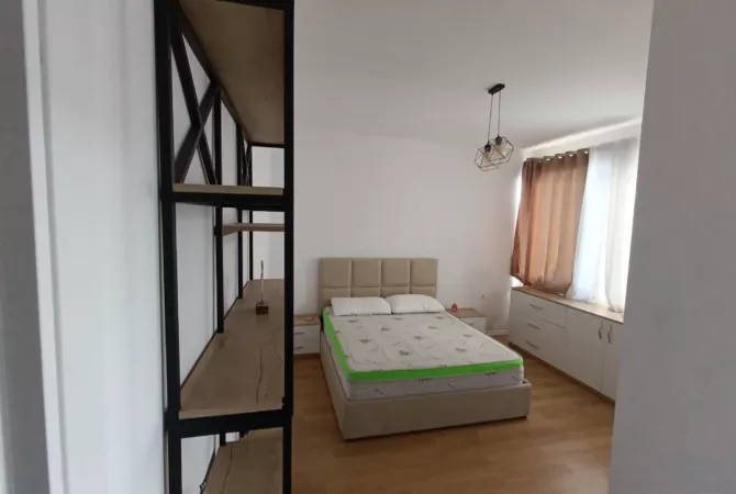 Jepen me qera ap 1+1 dhe garsionere per booking,Kristal Center