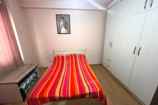 Shtepi me qera Apartament ne Tirane, 1+1, Mobilimi E mobiluar, Pagesa 350  Euro.