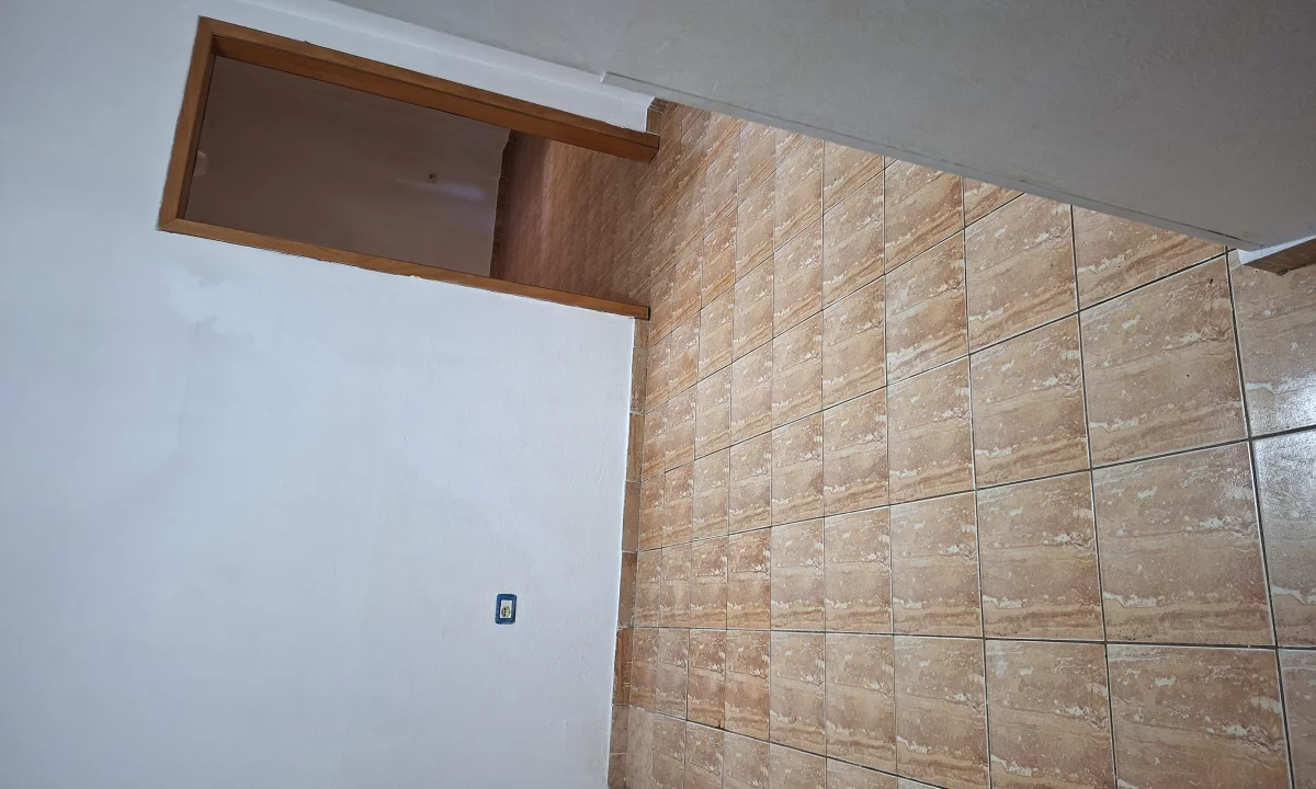 Shtepi me qera Apartament ne Tirane, 1+1, Mobilimi Bosh, pa mobiluar, Pagesa 22,000  Leke.