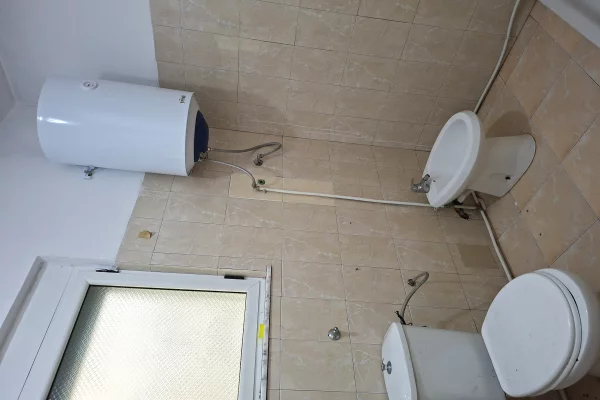 Shtepi me qera Apartament ne Tirane, 1+1, Mobilimi Bosh, pa mobiluar, Pagesa 22,000  Leke.