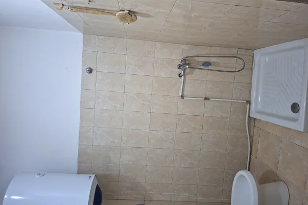 Shtepi me qera Apartament ne Tirane, 1+1, Mobilimi Bosh, pa mobiluar, Pagesa 22,000  Leke.