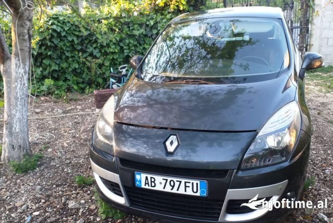 Auto in Vendita a Fier - 3,300 Euro