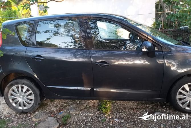 Auto in Vendita a Fier - 3,300 Euro
