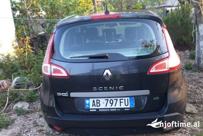 Auto in Vendita a Fier - 3,300 Euro