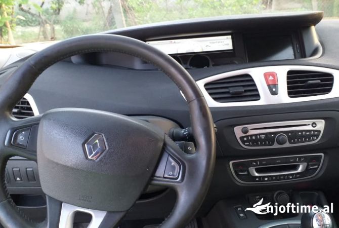 Auto in Vendita a Fier, Renault, 2010 Diesel,Kambio Manual Pagamento 3,300  Euro.