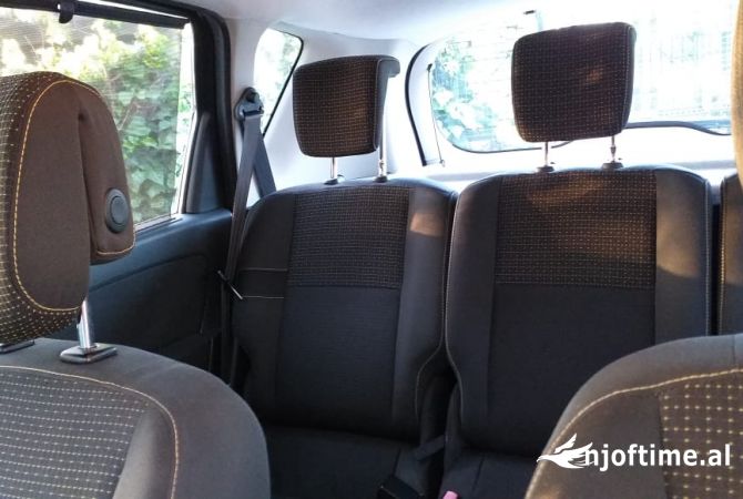 Auto in Vendita a Fier, Renault, 2010 Diesel,Kambio Manual Pagamento 3,300  Euro.