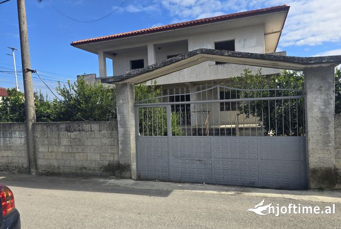 Shtepi ne shitje Shtepi Private ne Fier, 2+1, Mobilimi Bosh, pa mobiluar, Pagesa 180,000  Euro.