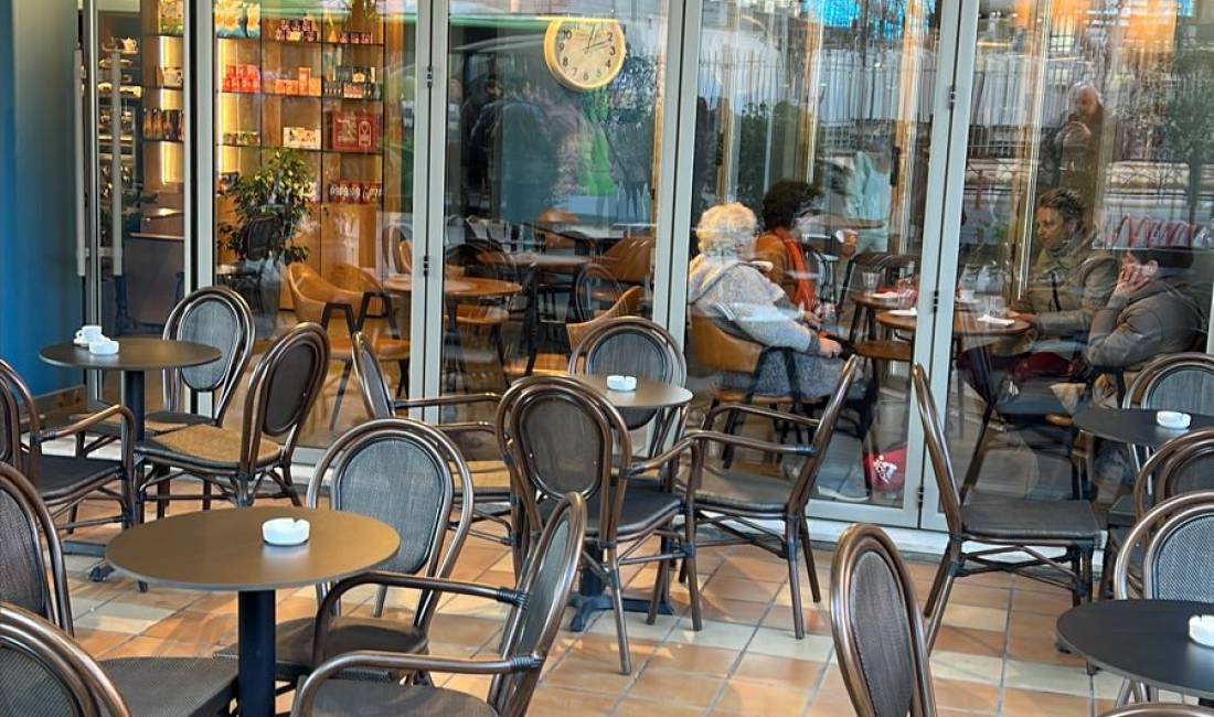 Jepet me Qera Lokal . Adresa: Tregu Elektrik 