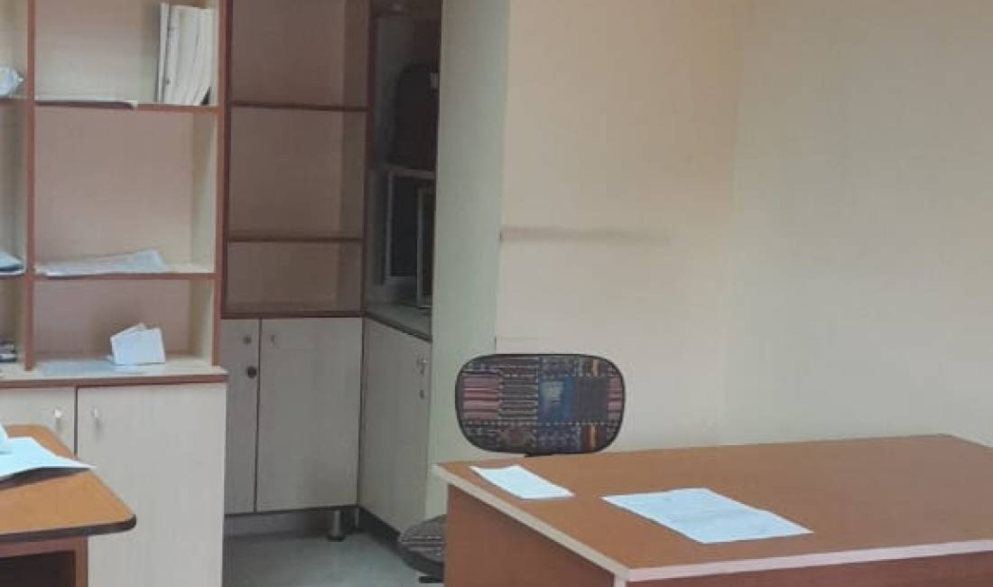 Zyre.Adresa: Rruga "M. Muco", Tirane. Cmimi 450 Euro