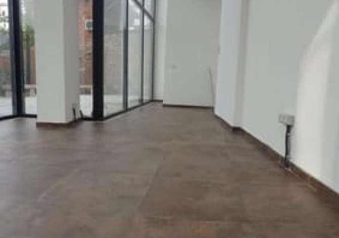 Jepet ambient me qera .Cmimi 400 euro .Rruga Qemal Stafa.