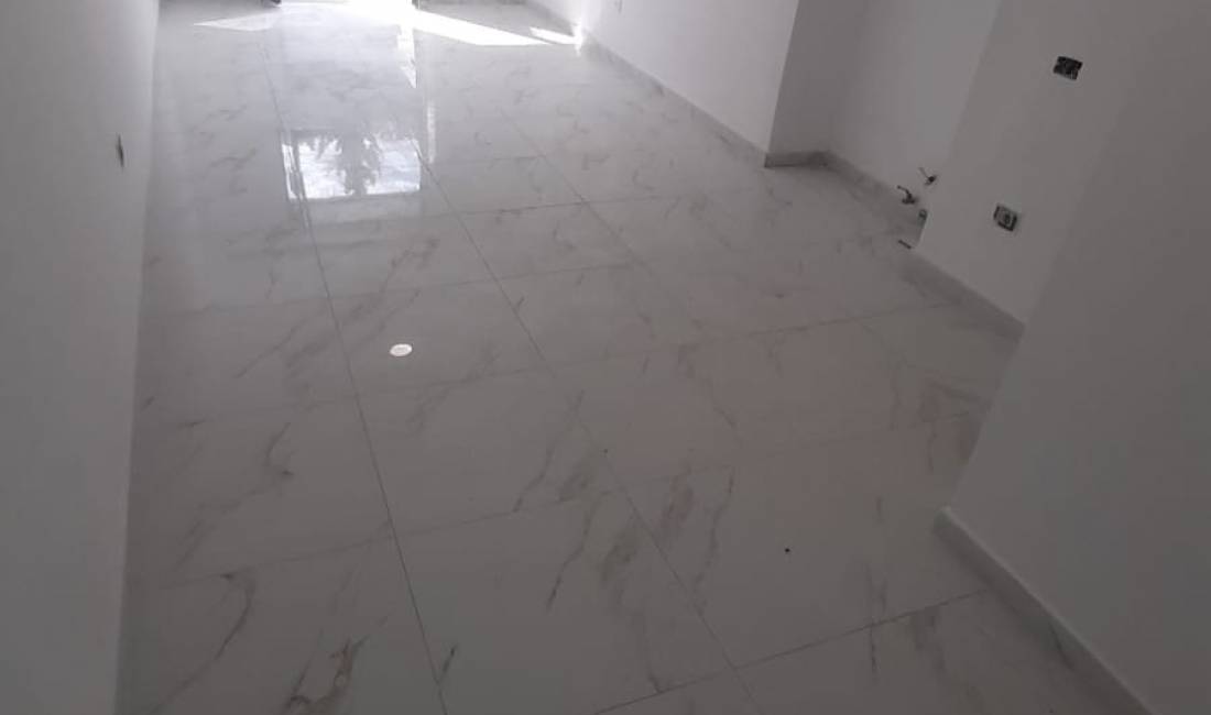 Jepet ambient me qera.Cmimi 450 euro.Adresa ish ekspozita 