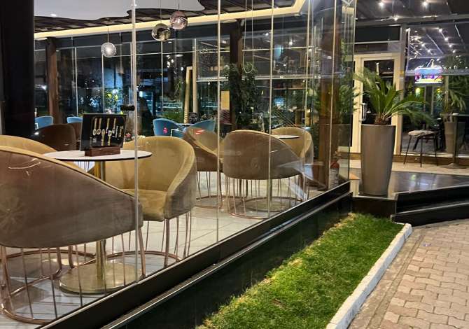 Jepet me qera bar-kafe.Cmimi 4000 euro.Adresa: Myslym Shyri 