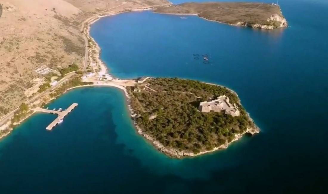 Shitet Toka, Siperfaqja: 10000m2, Cmimi: 210 euro/m2, Adresa: Porto Palermo, Himare