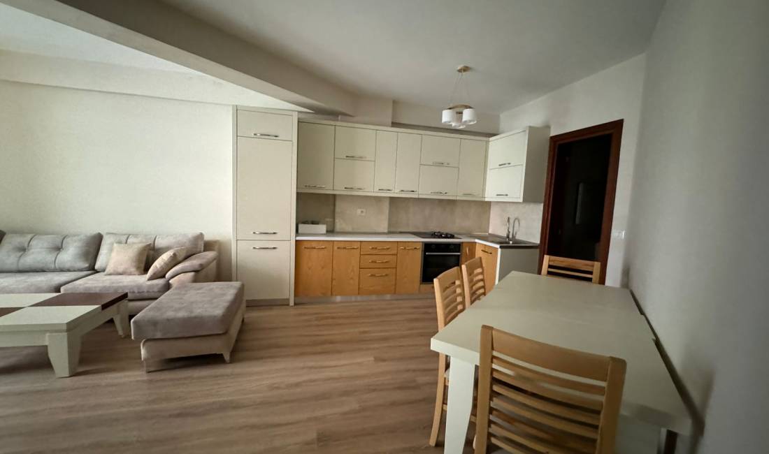 Shtepi ne shitje Apartament ne Tirane, 1+1, Mobilimi Pjeserisht e mobiluar, Pagesa 86,900  Euro.