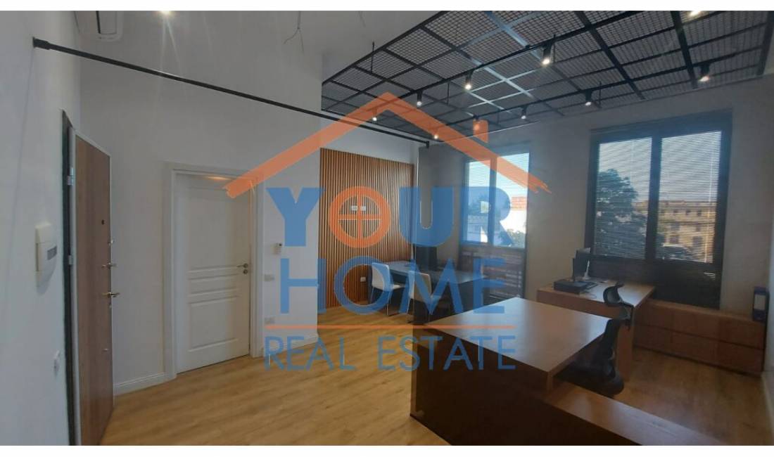 Shitet Njesi sherbimi, Siperfaqe: 42.2 m2, Cmimi 3000 euro/m2 , Adresa: Rruga Kongresi i Manastirit