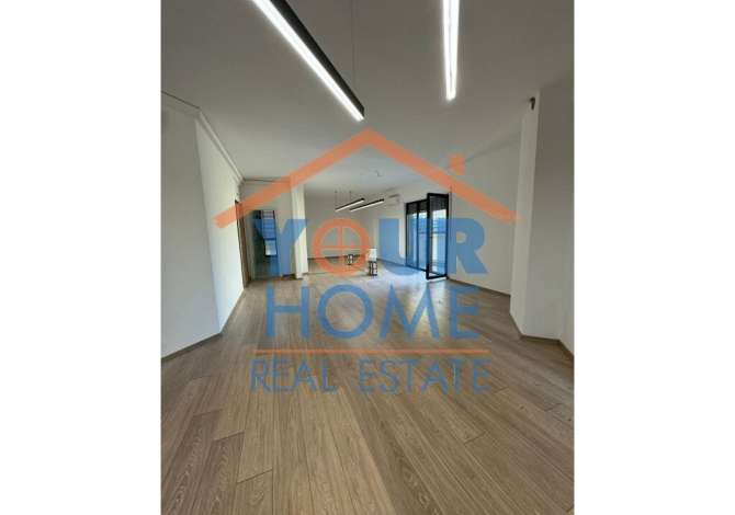 Ambiente Commerciale in Affitto 3+1 a Tirana - 90,000 Leke