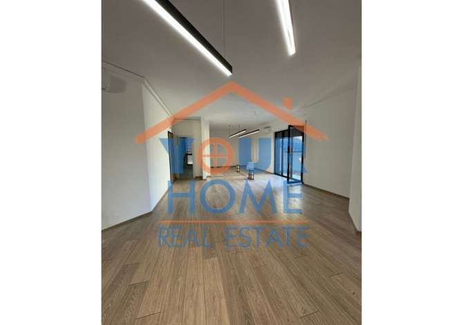 Ambiente Commerciale in Affitto 3+1 a Tirana - 90,000 Leke