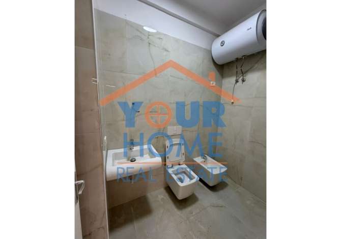 Jepet  me qera ambient per biznes, Cmimi: 90.000 leke, Adresa: Rruga Bardhok Biba