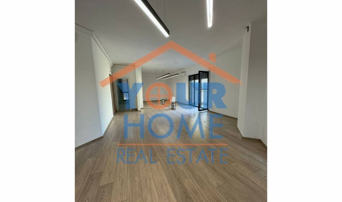 Jepet  me qera ambient per biznes, Cmimi: 90.000 leke, Adresa: Rruga Bardhok Biba