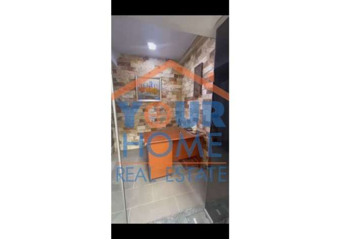 Ambiente Commerciale in Affitto 3+1 a Tirana - 500 Euro