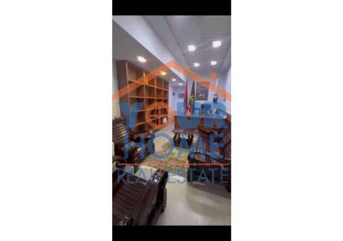 Ambiente Commerciale in Affitto 3+1 a Tirana - 500 Euro